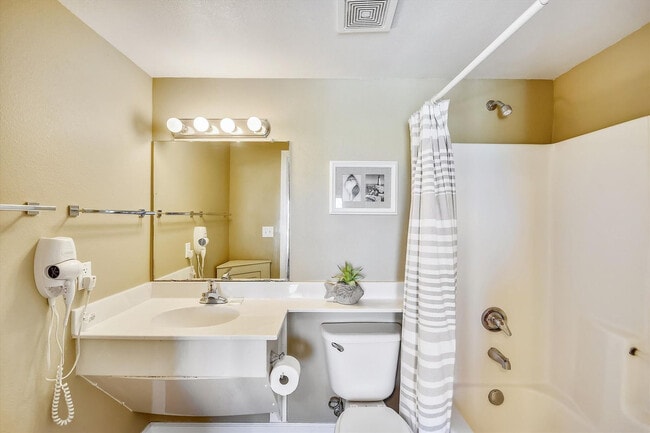 Building Photo - 104 Gulfside Ct