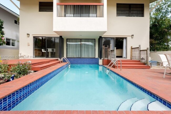 Building Photo - 4950 San Amaro Dr