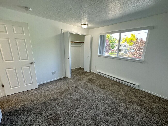 Building Photo - 3446-3462-3462 Hadley St NE