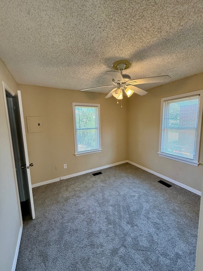 Building Photo - 2021 Westchester Dr