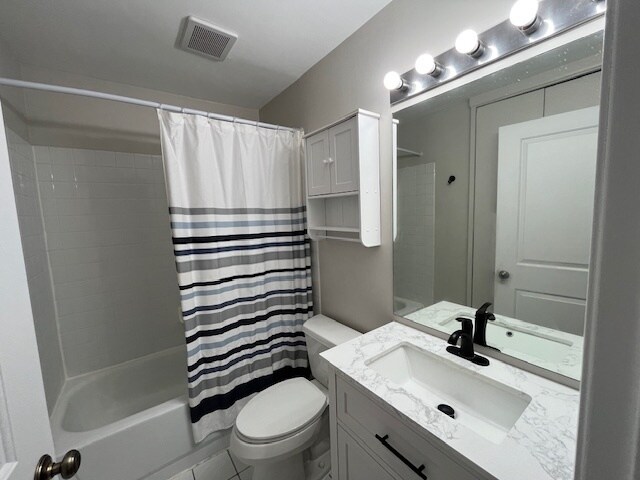 Building Photo - 6020 Oakwood Dr