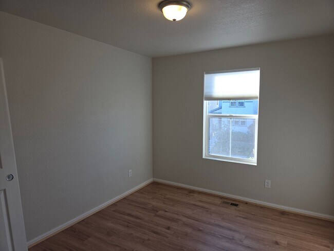 Building Photo - Modern Comfort in a Prime Location – 3 Bed / 2.5 Bath Home in Denver!