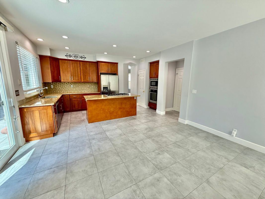 Building Photo - 4238 Diavila Ave