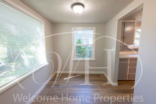 Building Photo - Great One Bedroom Home in a Natural Setting