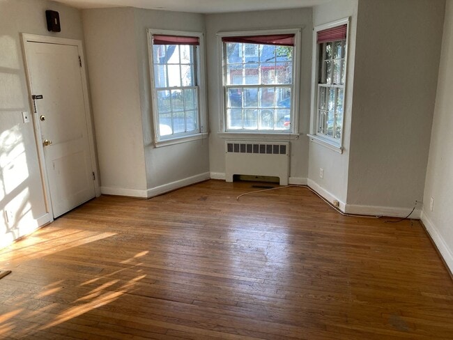 Building Photo - Meadowbrook