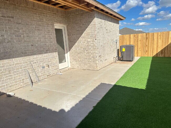 Building Photo - Brand new townhomes in Frenship East!
