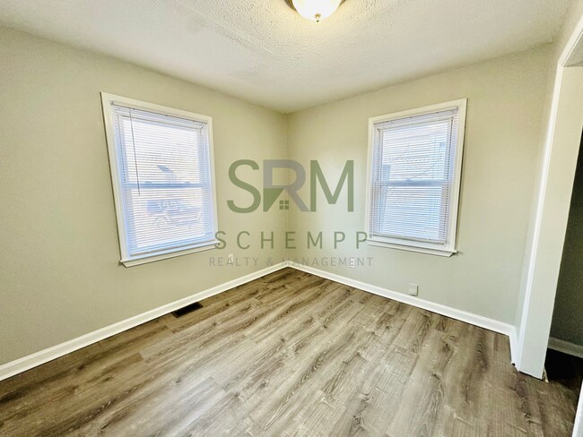 Building Photo - 2 bedroom home in South Louisville now available!