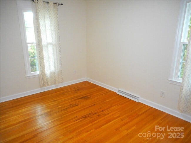 Building Photo - 8917 Nottoway Dr