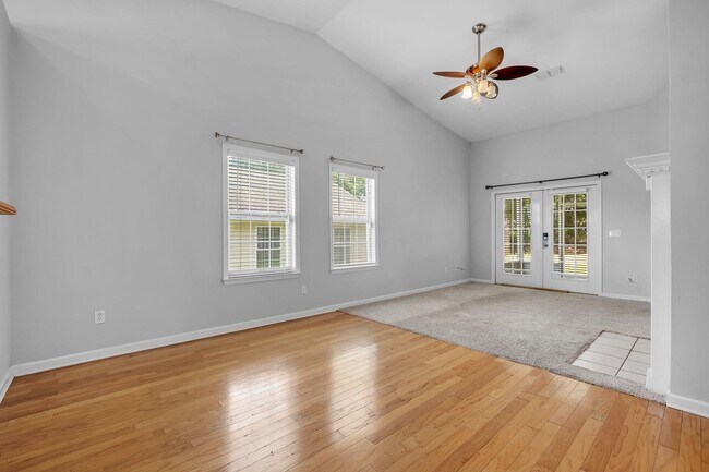 Building Photo - 944 Saddle Creek Run
