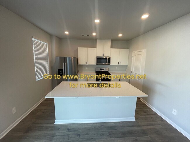 Building Photo - 1531 Rosewood Dr