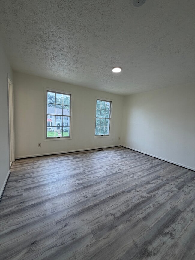 Building Photo - 2110 Commodore Ct