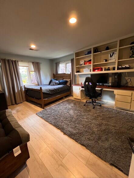 Building Photo - 9705 Pebble Beach Dr NE