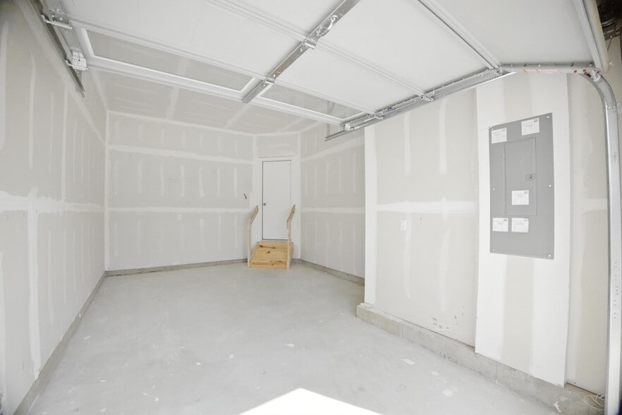 Building Photo - 47 Sequoia Dr