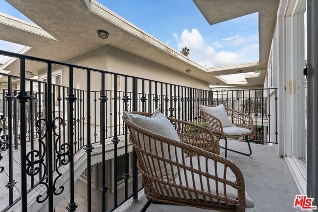 Building Photo - 2308 Schader Dr