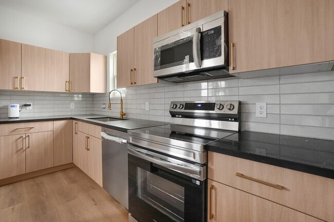 Building Photo - 2419 Rosewood St