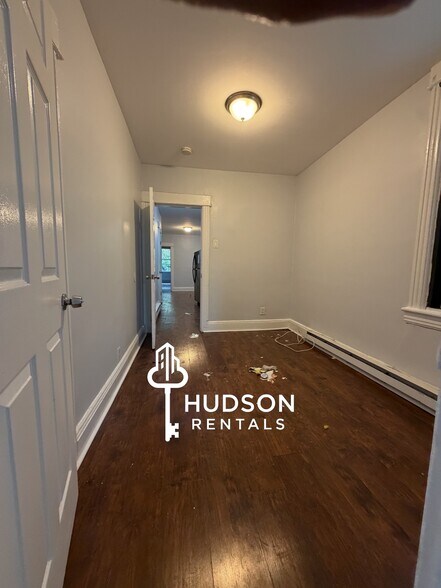 114 Neptune Ave 2R - 115 Neptune Ave