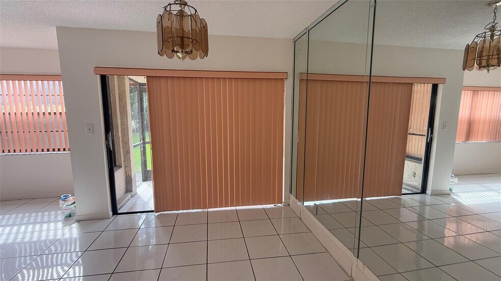 Building Photo - 22 Laredo Pl