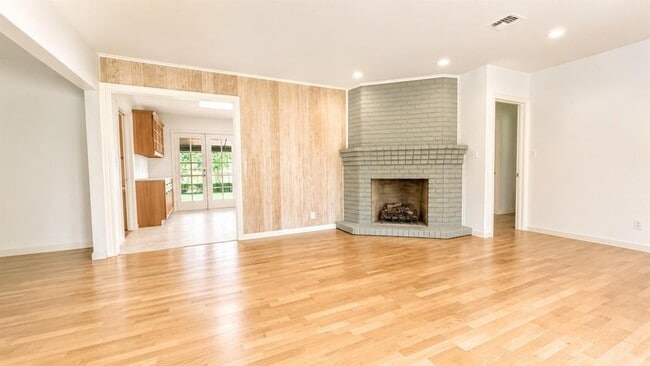 Building Photo - 405 Ridgewood Rd