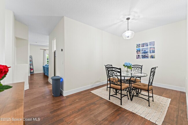 Building Photo - 1020 Venetian Dr
