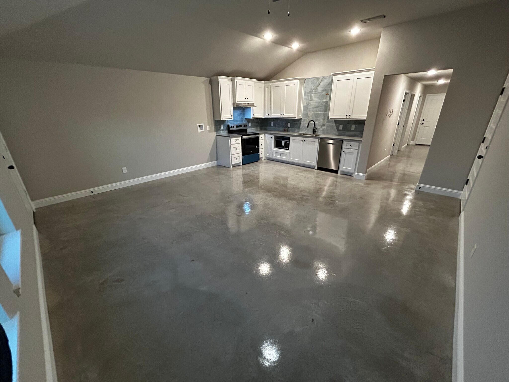 Building Photo - 10032 W Hwy 199