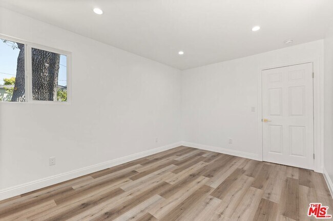 Building Photo - 8017 Airlane Ave