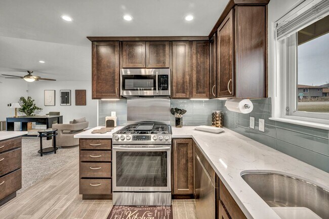 Building Photo - FULLY FURNISHED MOUNTAIN VIEW RETREAT with HOT TUB, RV PARKING & NO HOA
