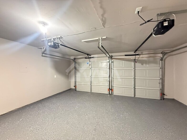 Building Photo - 9703 Five Frks