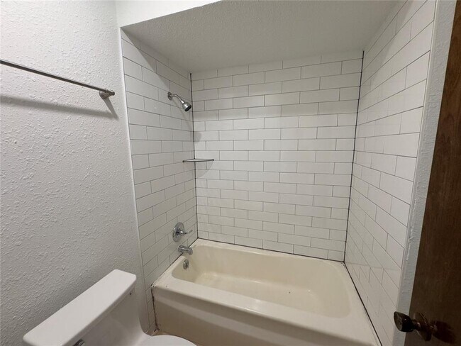 Building Photo - 3325 Brookhollow Ct