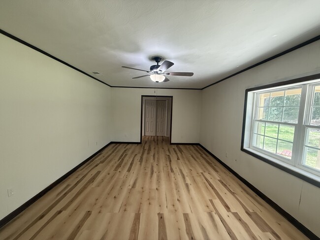 Building Photo - 117 Thornton Ln
