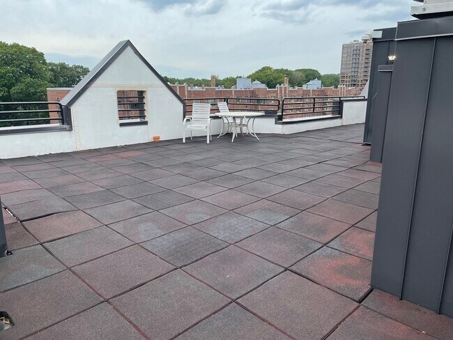 Building Photo - 1933 Commonwealth Ave