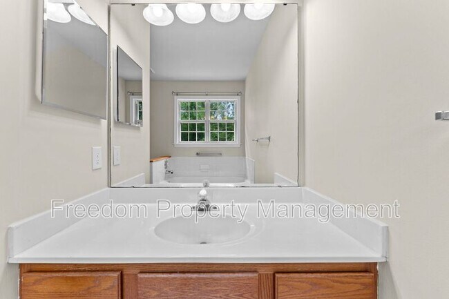 Building Photo - 8644 Sanderling Dr