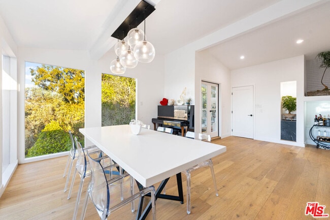 Building Photo - 3541 Multiview Dr