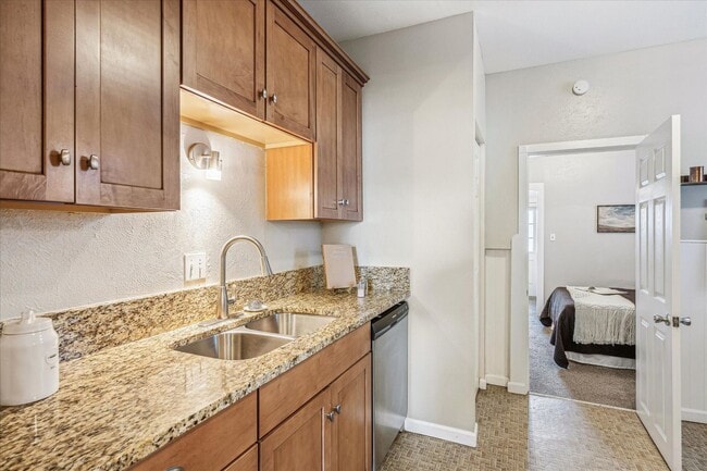 Building Photo - Charming 1 bed/1bath in The Highland - Great Location!