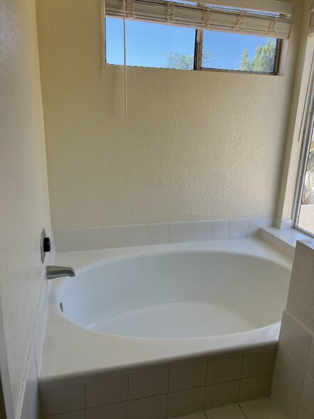 Building Photo - 24430 Robinwood Dr