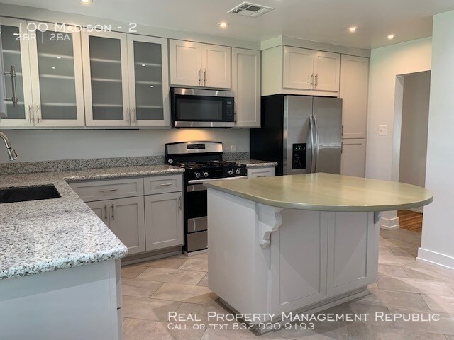 Building Photo - 100 Madison