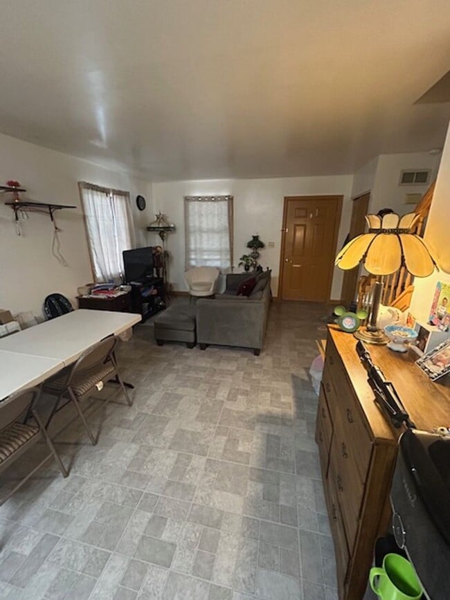 Building Photo - 3 Bedroom 1.5 Bathroom Available in Lancaster