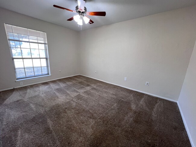 Building Photo - 4 Bedroom 2 Bathroom in Northwest Houston ...