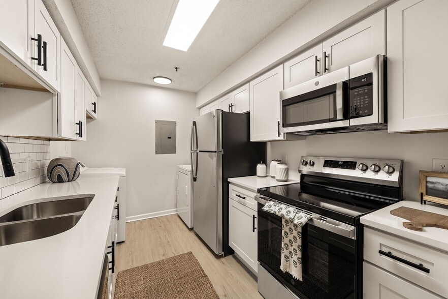 Building Photo - Avana South Oaks