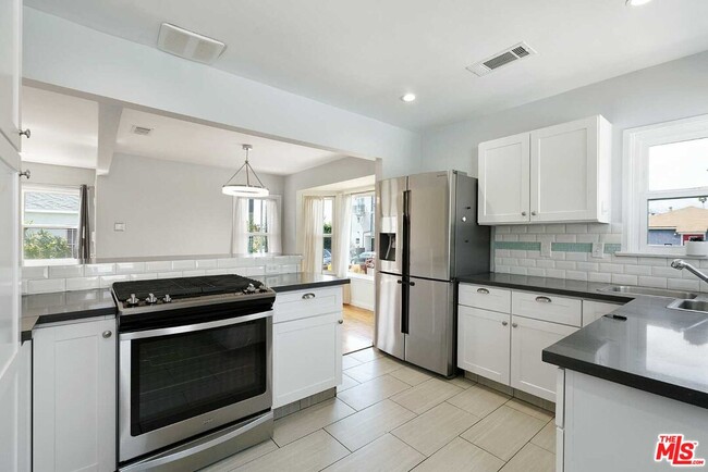 Building Photo - 1444 Meadowbrook Ave