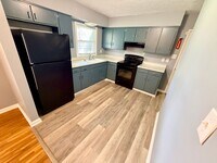 Building Photo - 1134 Oakwood Dr