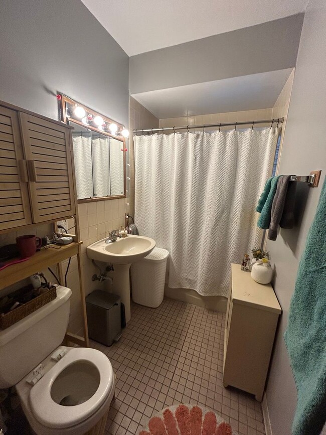 Building Photo - 4021 N Mozart St