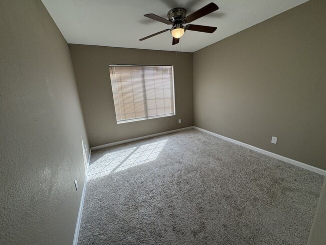 Building Photo - Great eastside location four bedrooms