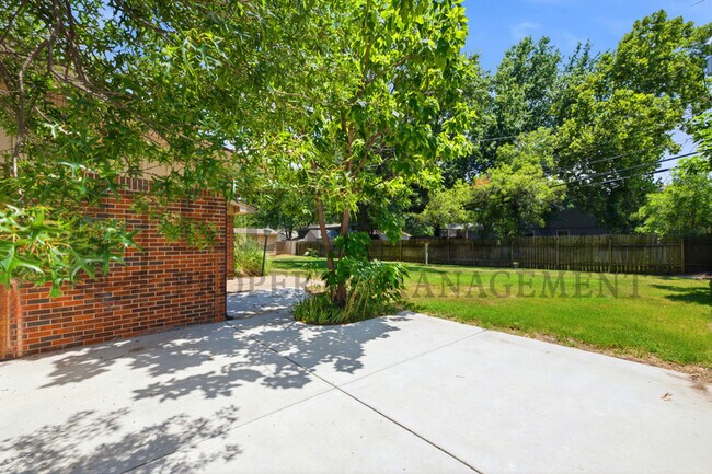 Building Photo - 8115 E Mockingbird St