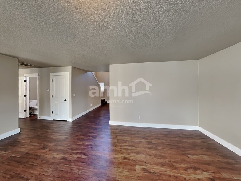 Building Photo - 440 Tulip Ave