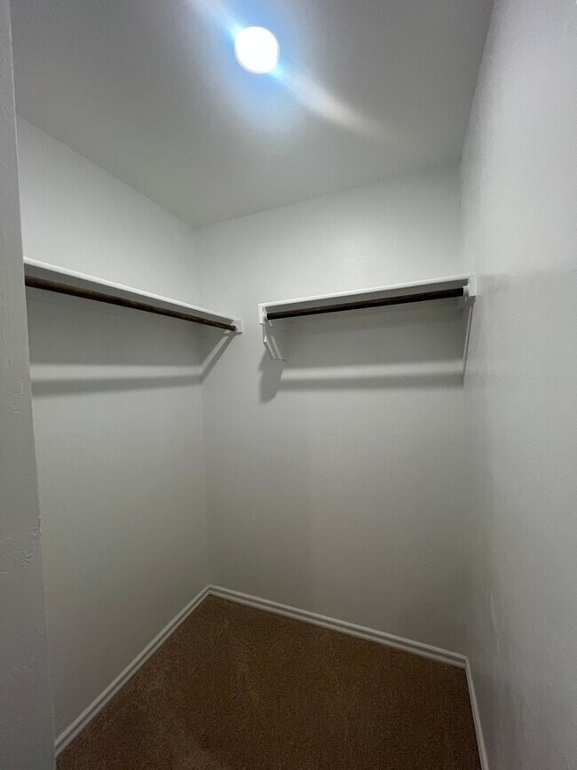 Building Photo - 14810 Razorbill Dr