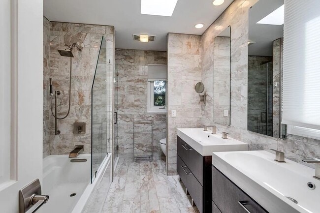 Building Photo - 4611 Charleston Terrace NW