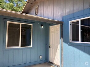 Building Photo - "Charming 3-Bed Oasis in Merced - Cozy 850...