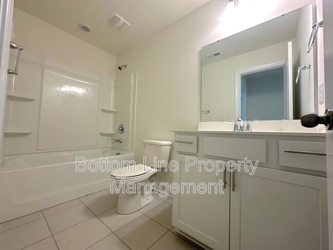 Building Photo - 4487 Fls Lk Dr S W