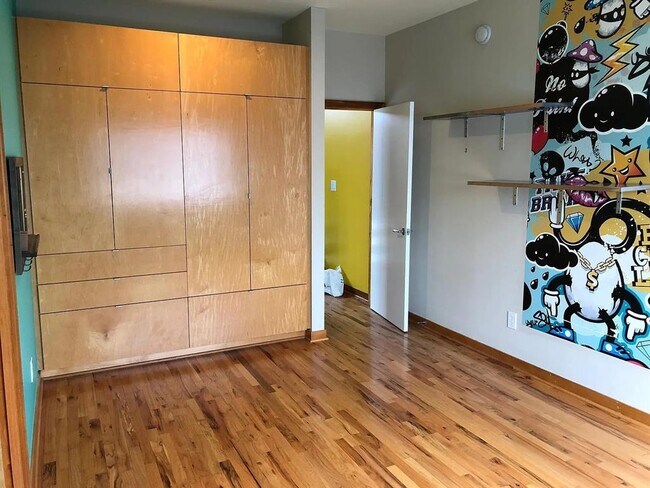 Building Photo - 2303 Whitney St