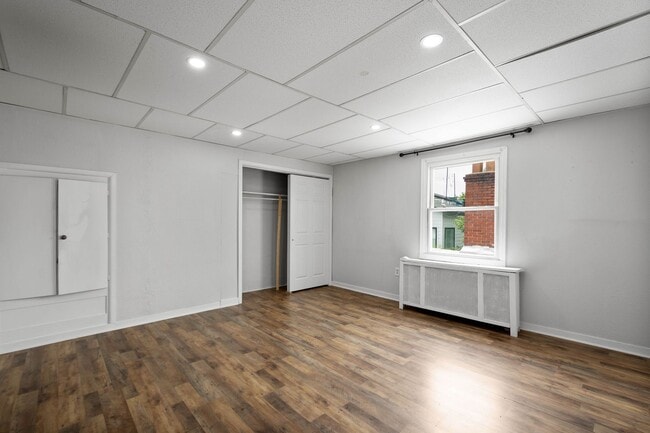 Building Photo - 346 39th St